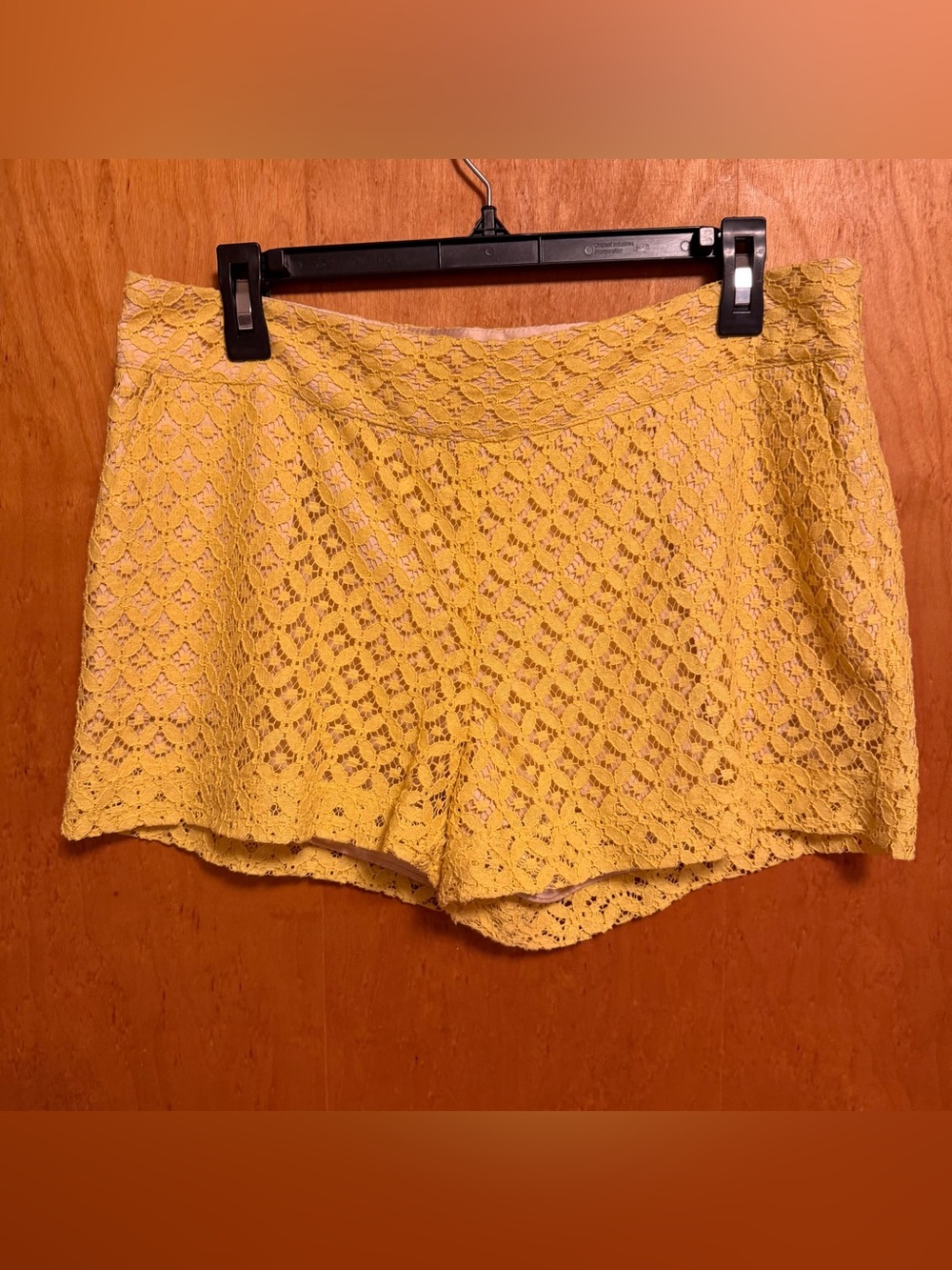 Kensie Yellow Lace Skort Shorts with nude lining size 10